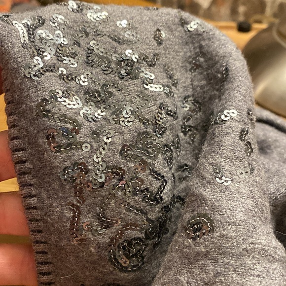 CHICOS gray sequin beanie hat. Gently worn. One size. - Picture 4 of 4